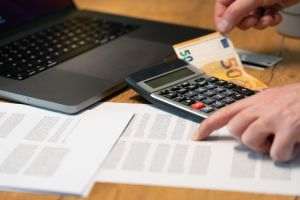 Sub pretextul implementării PNRR, plafonul pentru recompensele ANAF scade de la 10 la 1 milion de euro